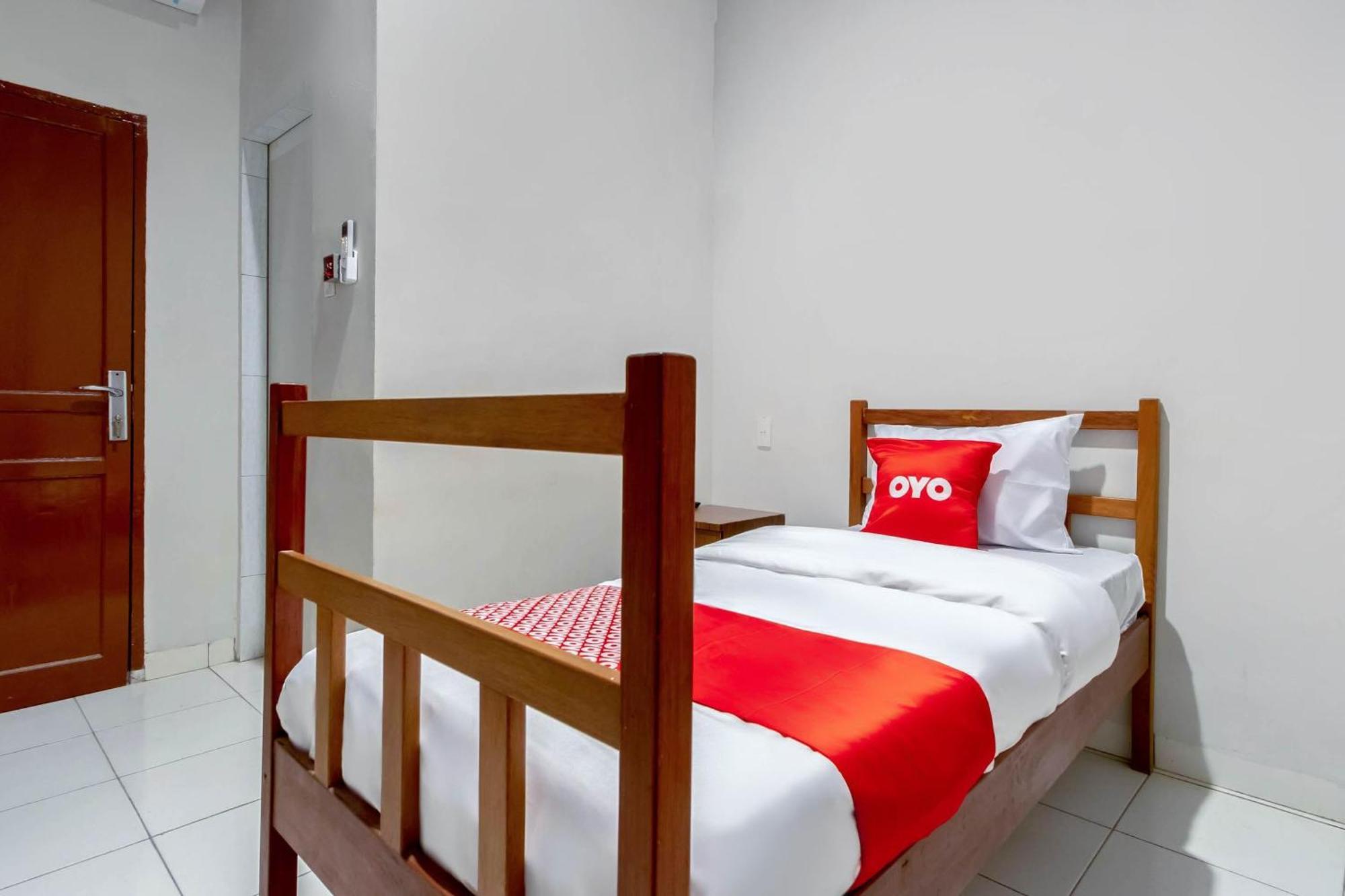 Super Oyo 2345 Homestay Jaya Medan Extérieur photo